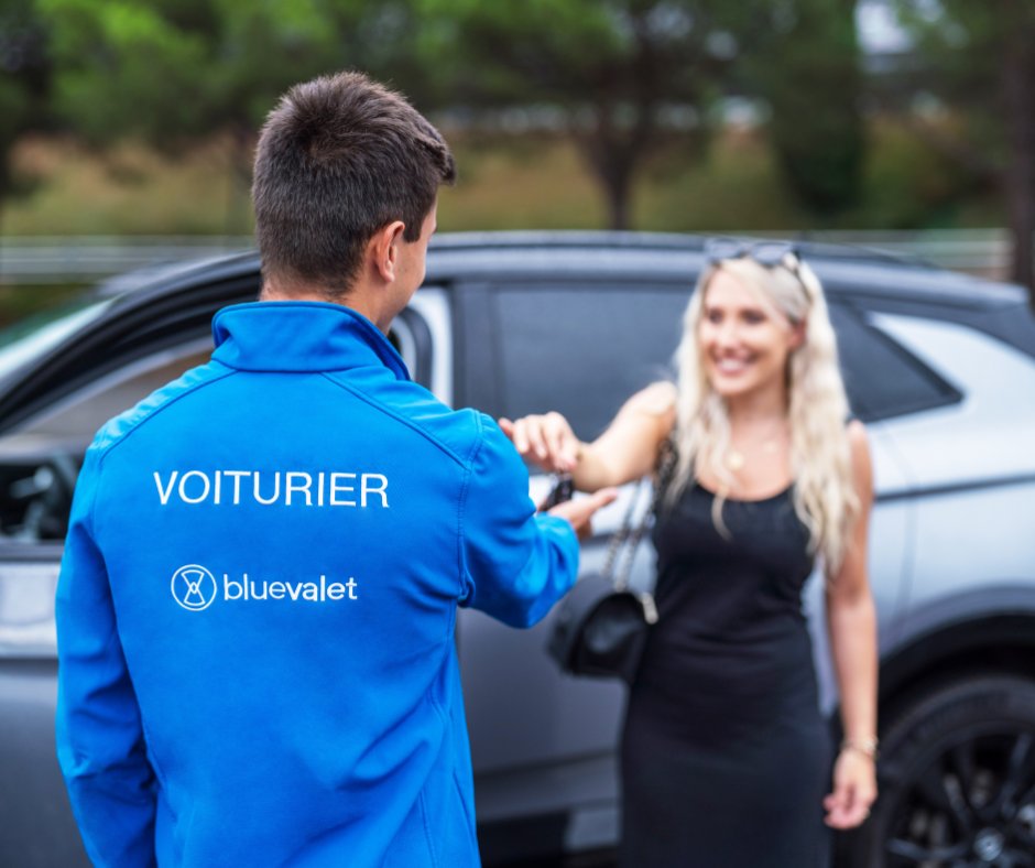 #nouveauté I  Blue Valet, partenaire officiel de l'Aéroport Marseille Provence 🚘🎉
 Grâce à un accueil personnalisé par ses voituriers directement au dépose-minute, Blue Valet offre confort, gain de temps et sécurité !
👉 Réservez par ici ow.ly/HcXp50P7rhuéro…