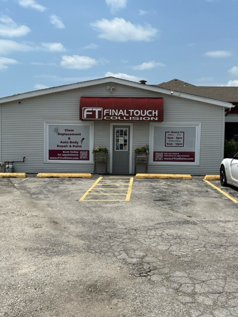 roedainc's tweet image. Check out the new signs for @ftcollision

We Get You Recognized with Custom Signs and Window Graphics!
Call us at 708-333-3021 for a Free Quote Today!

#signshop #localbusiness #marketing #autorepair