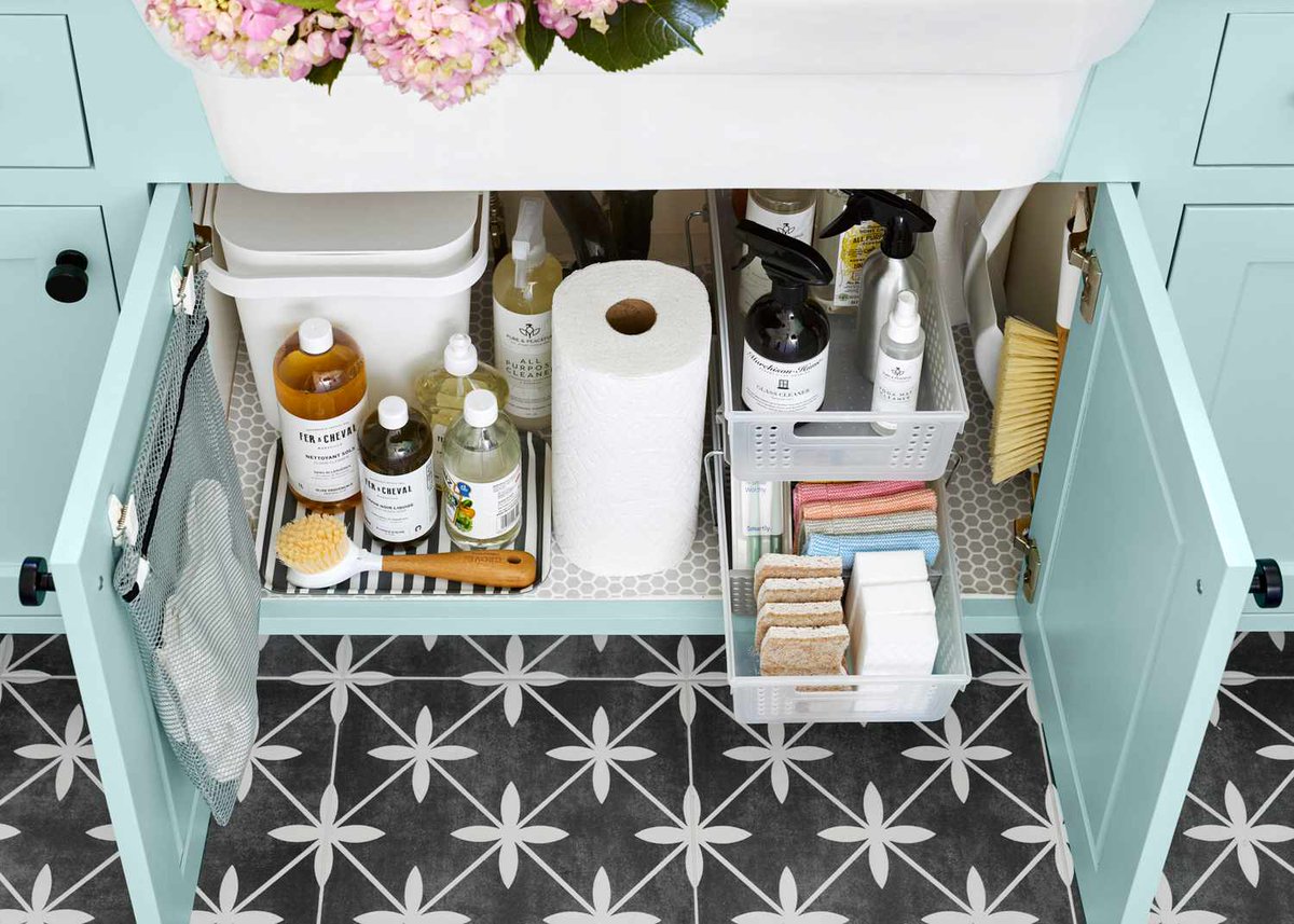 jfhrealtor's tweet image. Mount brooms and mops on the wall to maximize space. #organizationtips #storage  cpix.me/a/173778915