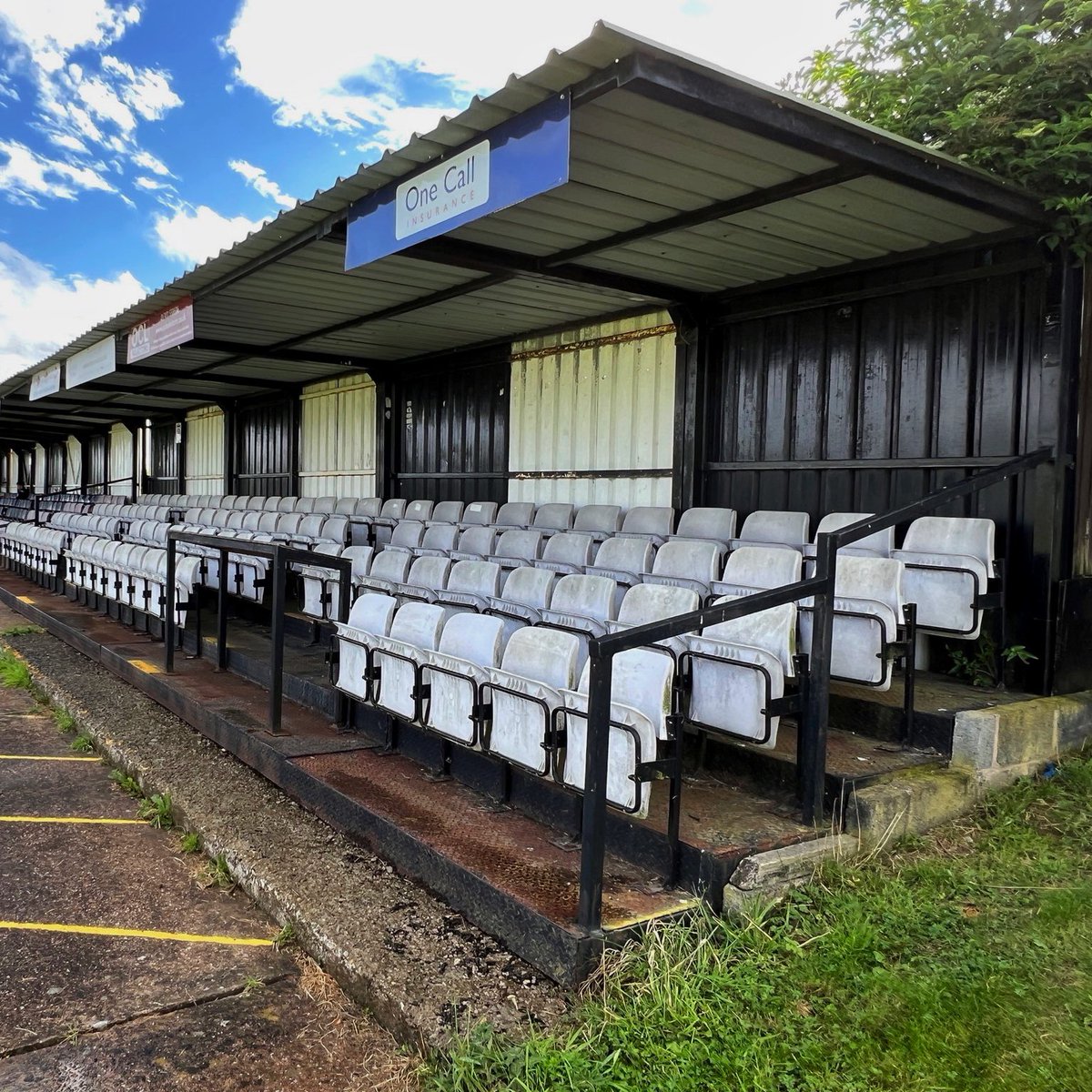 𝗬𝗢𝗨𝗡𝗚 𝗕𝗔𝗗𝗚𝗘𝗥𝗦

U21 training tonight, 18:45 at Cannon Park, everyone welcome!

#UTB 🖤
