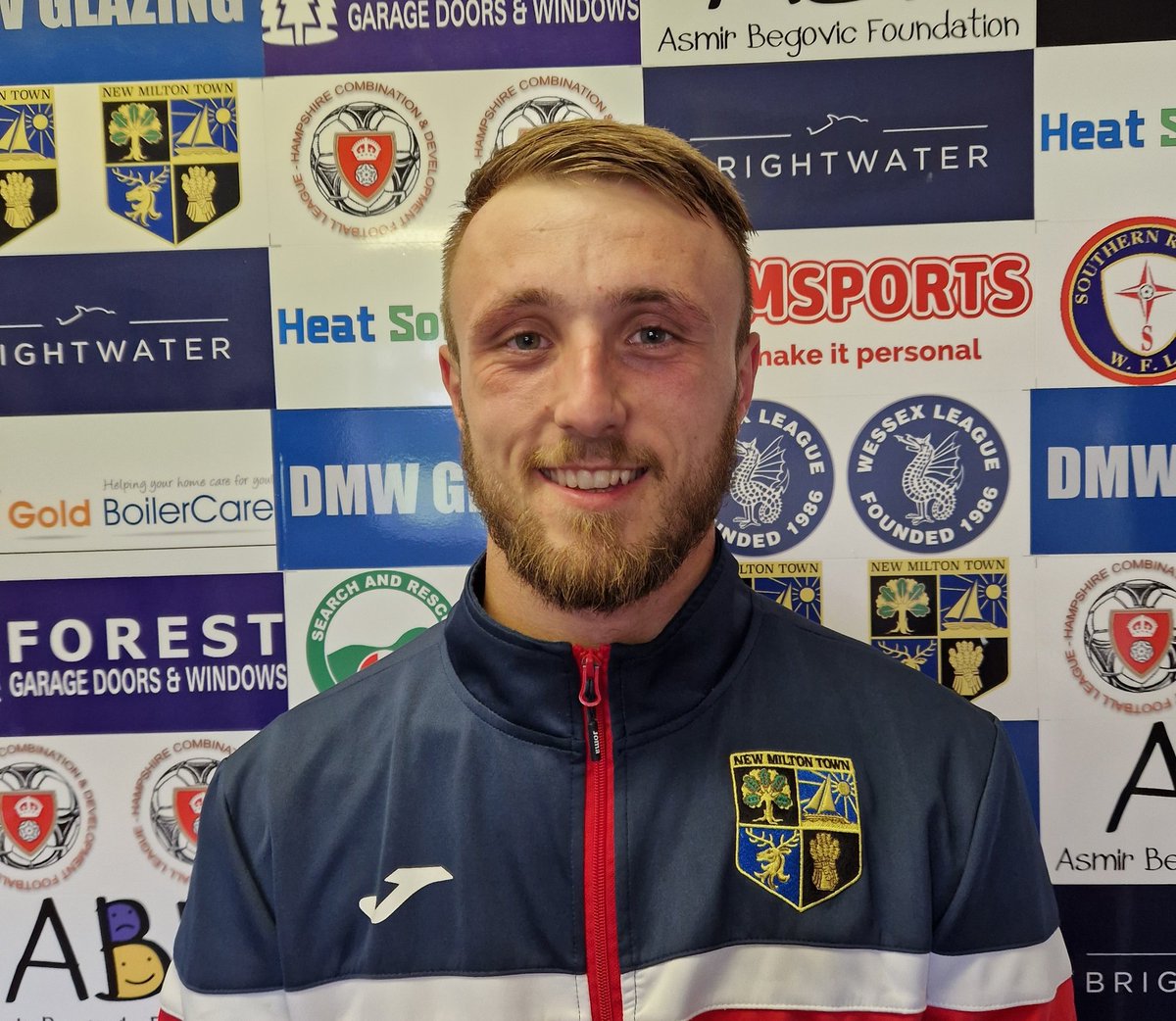 New Milton Town FC (@newmiltontown) on Twitter photo *Player Signing* ✍️
Welcome to goalkeeper <a href="/_WillBarnett/">Will Barnett</a> 🤝
Will has been playing in the <a href="/HantsLeague/">uhlsport Hampshire Premier League</a> for Winchester Castle and has impressed at training. Delighted to have him on board.
*Available for sponsorship*
£100 Inc season ticket & name in programme.
🔴🔵 #UpTheLinnets *Player Signing* ✍️
Welcome to goalkeeper <a href="/_WillBarnett/">Will Barnett</a> 🤝
Will has been playing in the <a href="/HantsLeague/">uhlsport Hampshire Premier League</a> for Winchester Castle and has impressed at training. Delighted to have him on board.
*Available for sponsorship*
£100 Inc season ticket & name in programme.
🔴🔵 #UpTheLinnets