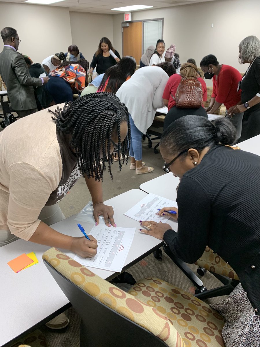 DrNormanCSauce3's tweet photo. My heart is full! What a tremendous experience to meet our new teachers today in our #DCSDRegion4 breakout session: human bingo, quiz game, veteran teacher panel, door prizes: we got it going on for @DeKalbSchools New Teacher Orientation! #iLoveDCSD #HEARTofDCSD https://t.co/5oBdlfzeKS