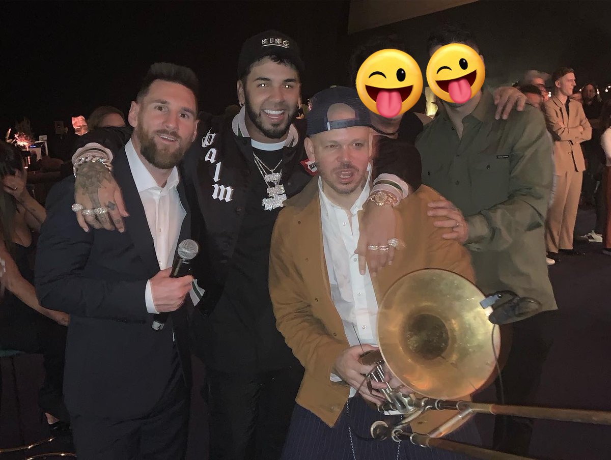 legendanuel's tweet photo. Yo soy Team Messi - Anuel - Residente ¿Y ustedes? https://t.co/DOfJ68hTdE