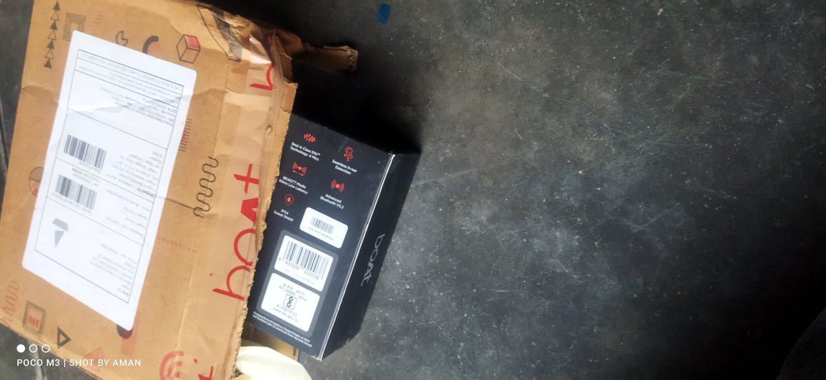 AmanSha93180's tweet photo. @RockWithboAt
 very well played boat 
You guys now sold product with empty product 
Haaraasment us by not giving suitable answers , not replying mail 
Attaching images of empty product recieved today under order no. 5133192.
@amangupta0303 https://t.co/XnKi0Zf366