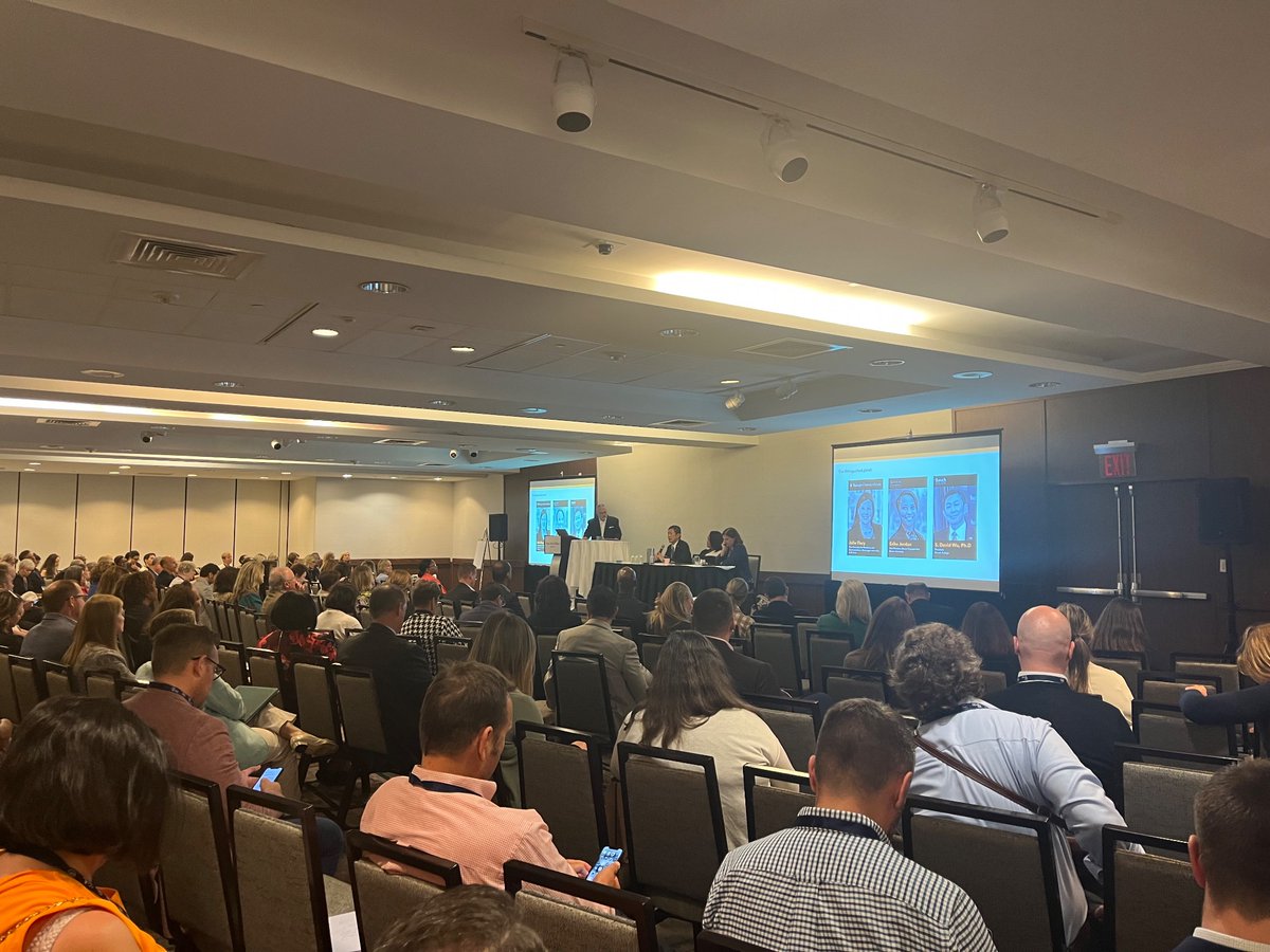 Becca_Altimier's tweet photo. A full house at #CASESummit 
to discuss “One University, One Brand: The Impossible Dream or Inevitable Reality?”

Great insights from 
@Julie_Flory from @WUSTL 
Erika Jordan @BU_Tweets 
President @DavidWuBaruch 
And @ologie moderator @williamfaust https://t.co/sy1KpV7uWh