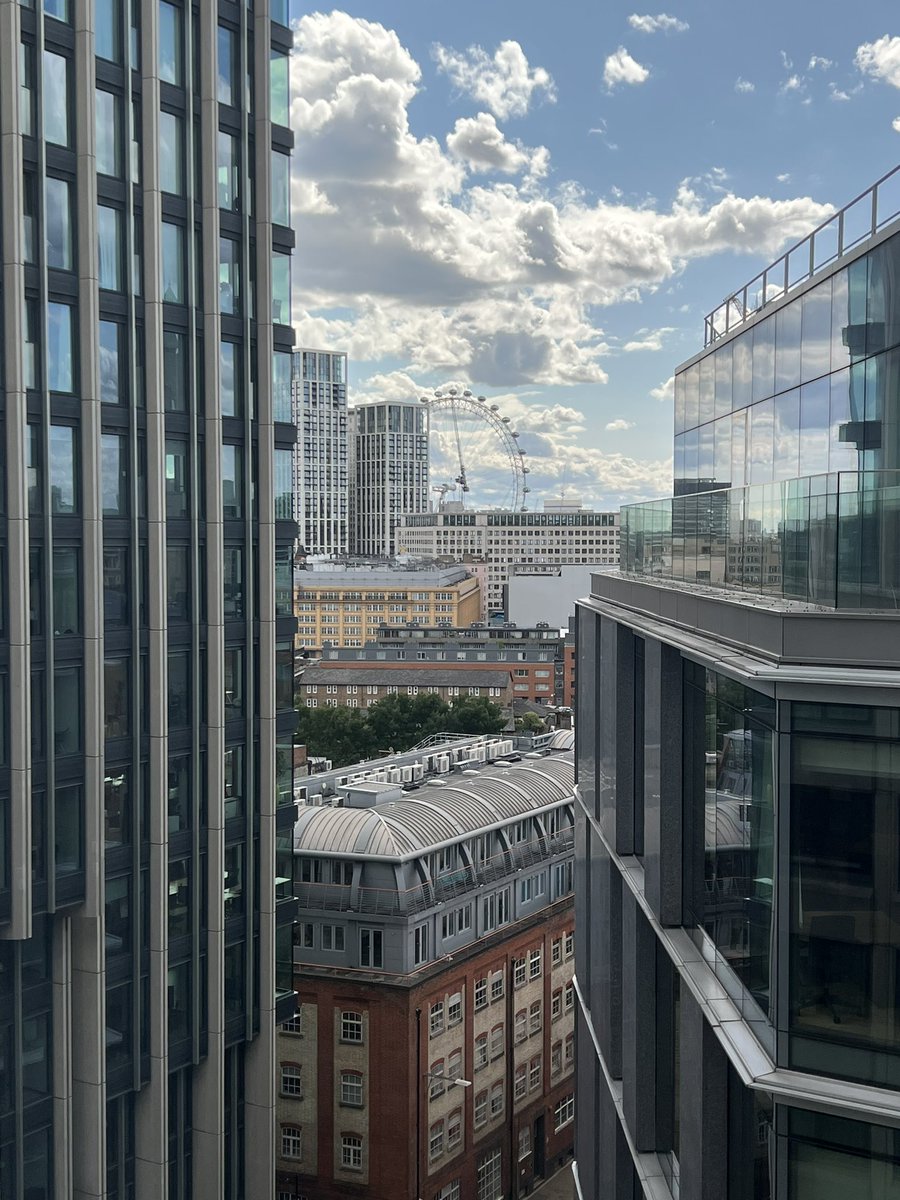 TadhgBowe's tweet photo. London Town! 😎 #MM23UK 🧡 https://t.co/4UYAvKVvUm