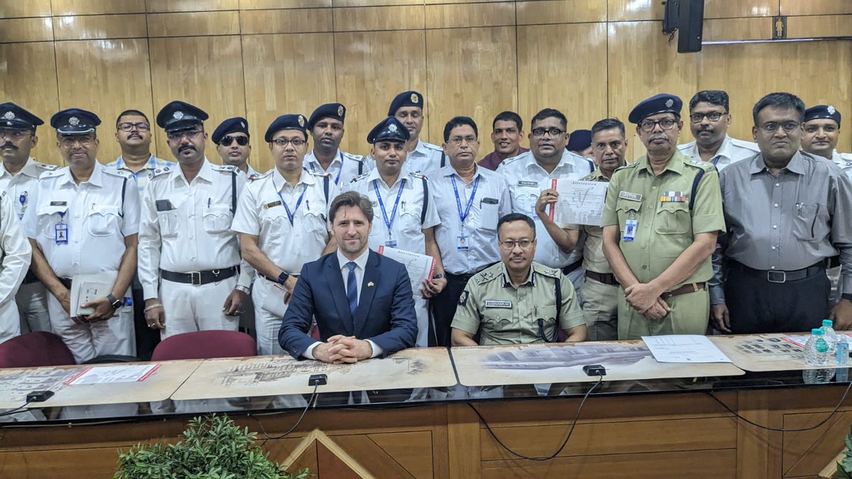 On July 13, Mr. Facino was warmly welcomed to award the French beginner course completion certificates to Kolkata Police officers at Lalbazar Police Station. It was a momentous occasion to celebrate the eve of Bastille Day with the upholders of law and order.