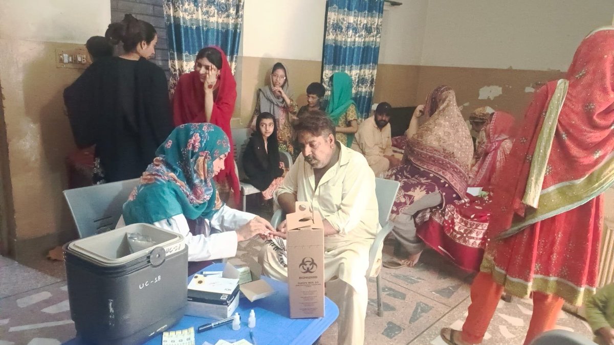 LHEAP_Project's tweet photo. We acknowledge the very resilient community of Rawalpindi, who open their doors for our workers and welcome the health services we are bringing at their door-step
These families are making a change in the community by getting tested
@LHEAP_Project 
@DrNidaAli 
@DistrictHealth1 https://t.co/sdg015p9mC