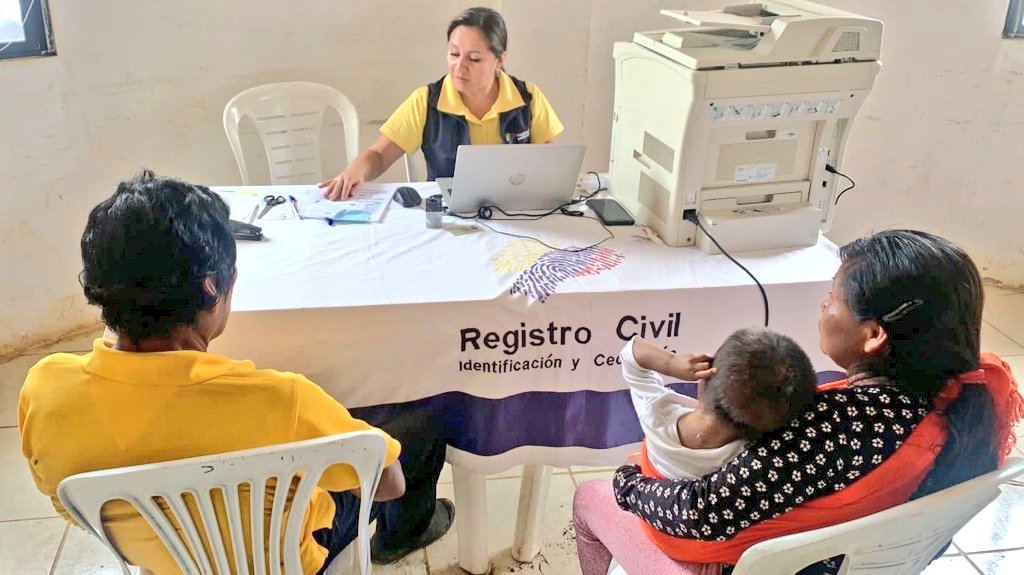 R_MaricelaP's tweet photo. Con nuestras brigadas acercamos los servicios del @RegistroCivilec a ciudadanos de los lugares más alejados del Ecuador.
✅Del 11 al 13 de julio de 2023, vistamos la parroquia #Macuma, del cantón amazónico #Taisha y entregamos 179 cédulas e inscribimos el nacimiento de 56 niños. https://t.co/YkyUTLRyvK