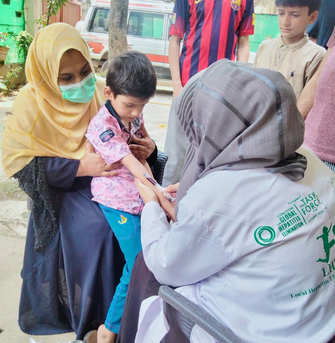 LHEAP_Project's tweet photo. We acknowledge the very resilient community of Rawalpindi, who open their doors for our workers and welcome the health services we are bringing at their door-step
These families are making a change in the community by getting tested
@LHEAP_Project 
@DrNidaAli 
@DistrictHealth1 https://t.co/sdg015p9mC