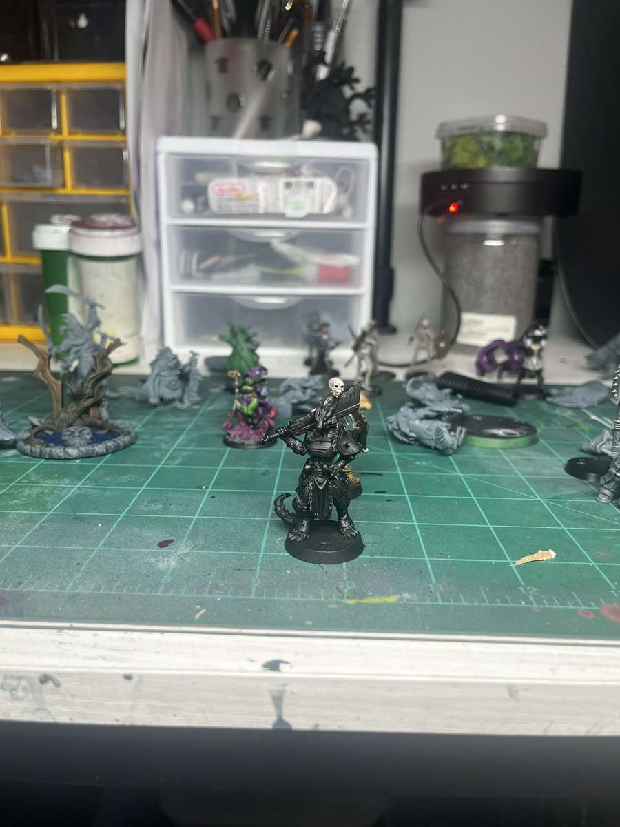 TheKrumz's tweet photo. What shall I paint today 
#dnd #DnD #dnd5e #dungeonsanddragons #paintingminiatures #paintingminis #miniatures #warhammer #ttrpg https://t.co/wzO3qQaa3T