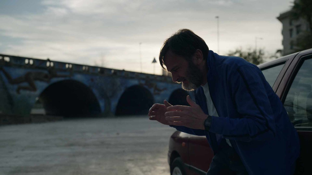 #Últimasvoluntades es un 'thriller' hecho con esfuerzo y mimo, que se cuece a fuego lento y, al final, estalla. Se nota en su ajustada planificación visual. Pero, además, #FernandoTejero y #CarlosSantos están sensacionales; y seguro que nos gustaría ver más así a <a href="/Salvador_actor/">Salvador Serrano</a>.