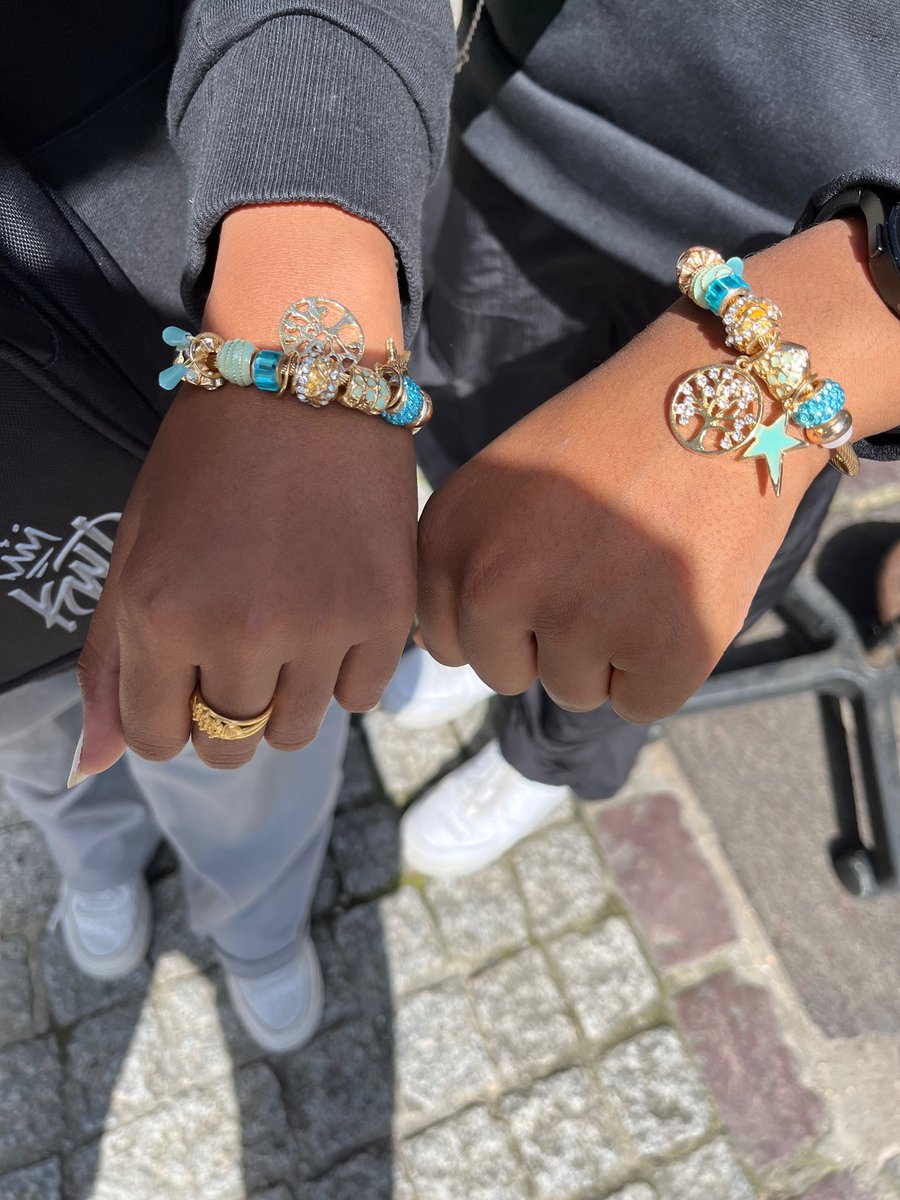 ghsmflofficial's tweet photo. Shopping time! Our year 9s are bringing some gifts for their loved ones 🥰 @ghsofficial https://t.co/LJxVGfcK6j