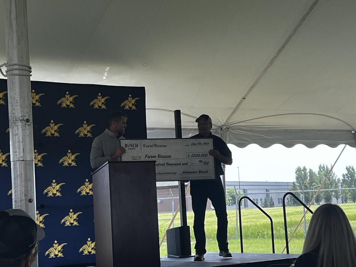 Was great to have the Anheuser-Busch CEO in NoDak last week to help celebrate our local Barley Growers and our continued partnership with Farm Rescue. 

We were able to present a $200,000 check for Farm Rescue with our Busch Light For the Farmers campaign! 
#Budweiser #BuschLight