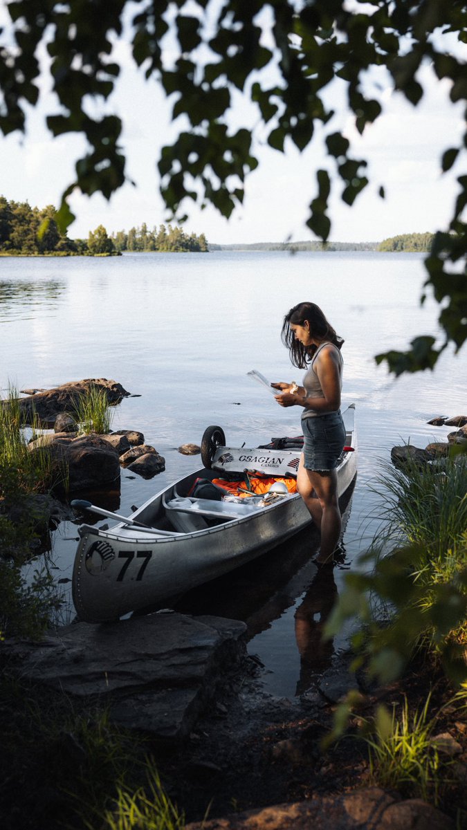 C’est parti pour une semaine de bivouac en canoë, en toute autonomie dans les lacs de Suède 🇸🇪 #canoetrip #travelbase