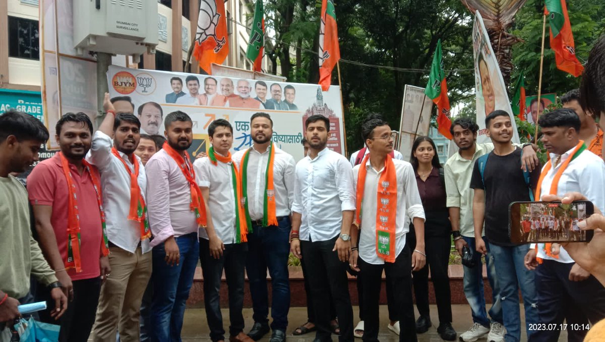 BJPSTUDENT_CELL's tweet photo. @narendramodi जीके ९वर्ष के उपरांत सेवा , सुशासन और गरीब कल्याण के पर्व पर देश की प्रगति में युवा वर्ग और विद्यार्थियों वर्ग को दी गई सौगात के उपलक्ष्य पर मुंबई में रुईया महाविद्यालय पर @ShelarAshish जी के मार्गदर्शन @TajinderTiwana के नेतृत्व और @ChokseySujay के सहयोग से https://t.co/R2gAuxWtjE