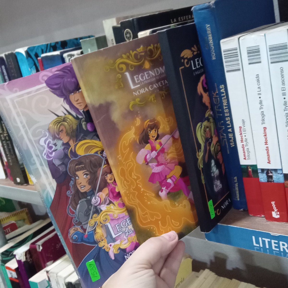 NoraCayetano's tweet photo. La trilogía de #Legendme en una secundaria de Guadalupe, Nuevo León 🥹💖

Espero que los alumnos disfruten mucho sus lecturas 🥰 https://t.co/C1ErBcIRYZ