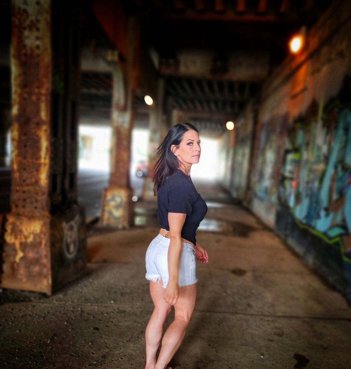 TheNikkiDial's tweet photo. Graffiti Bridge 🌉 #nikkidial #graffiti #avn #dialstyle #StreetArt #Mondayvibes https://t.co/mfpxQfLT1P