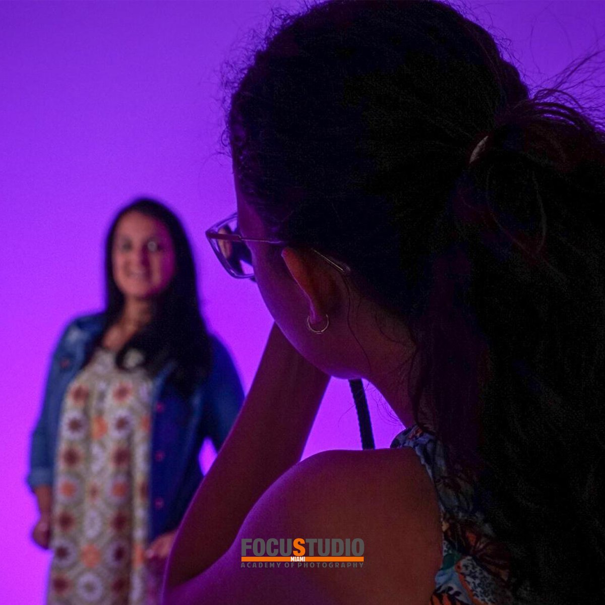 Focustudiomiami's tweet image. El aprendizaje es un tesoro que seguirá a su dueño a cualquier lugar. Estudia Fotografia profesional. 

#photoshoot #softbox #prophoto #strovelight #studioshots #learnphotography #aprendefotografia #clasesdeiluminacion #barbie #barbiepremier
