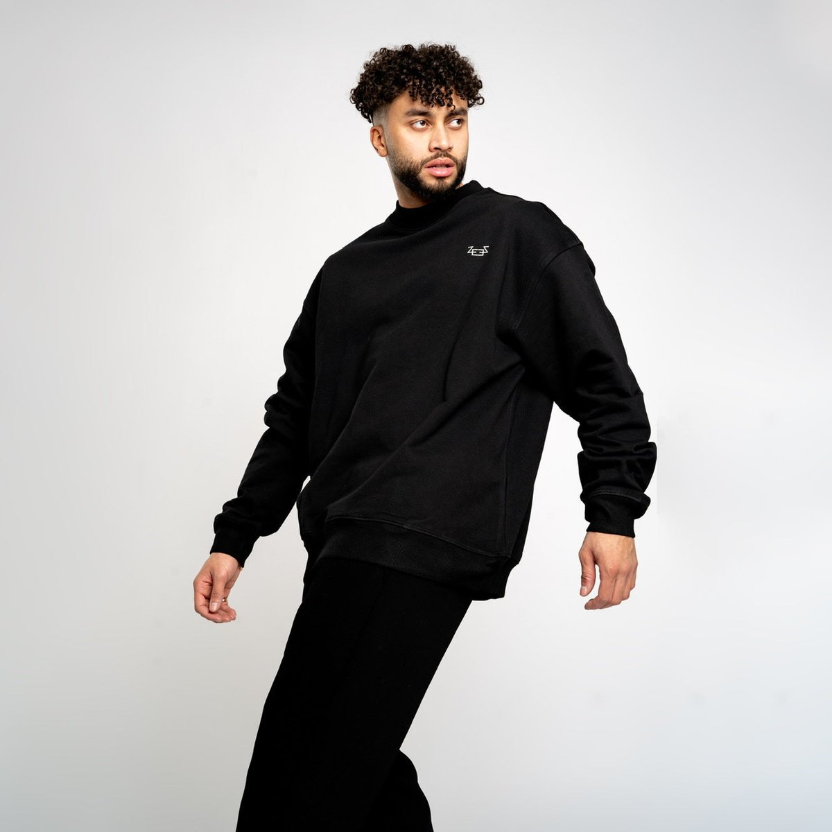 _alraqeba's tweet image. BLACK CREWNECK SWEATER
#แสนปิติ
#ISTJby7DREAM
#TaylorSwiftErasTour #Crimea #Wimbledon #Shopify #ecommerce #shoppingstar