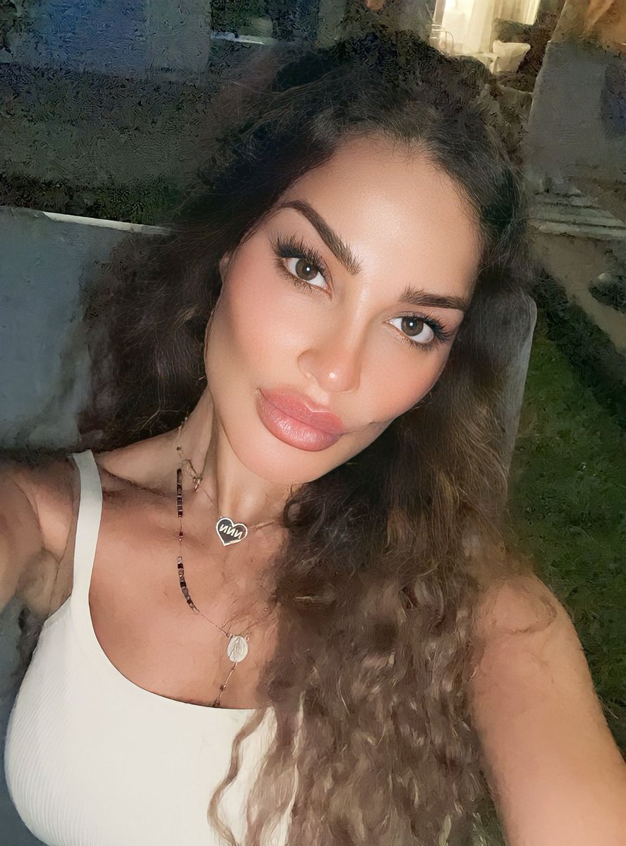 القمر 😭🥺❤️
<a href="/nadinenjeim/">Nadine Nassib Njeim 🏆</a> 
#نادين_نسيب_نجيم