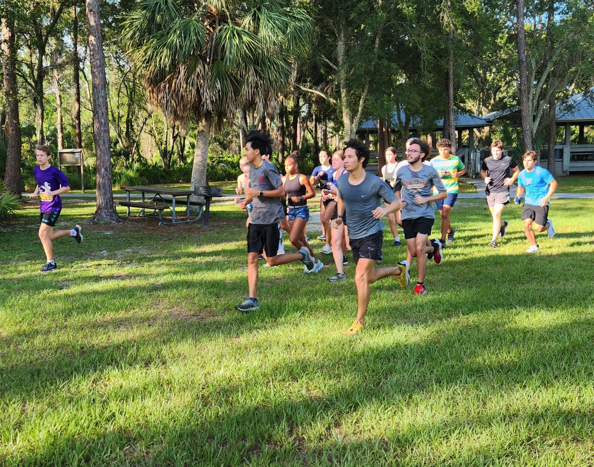 RavensXCTnF's tweet photo. Got to love the 19 Ravens who got quality early morning work at Upper Tampa Bay Park today. Bugs aside, a pretty good way to start the week. BTW, 39 days away from first race of the year. #hardworkfirst #PlanetRaven https://t.co/y1FT38aqBl