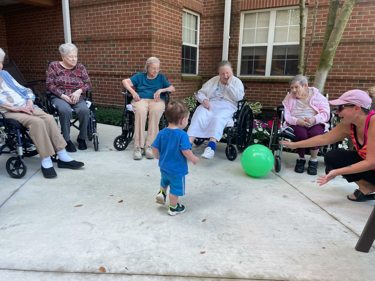 pphfamily's tweet photo. On Friday, one of our recreation therapists came over to visit our campus and brought a special guest, going outside to blow bubbles, play catch with the balloon, and kick a ball around. 

#PPHSeniorLiving #RecreationTherapy #Friday #Sports #Activities #TeamPPH #SupportPPH https://t.co/otRvbvWm1I