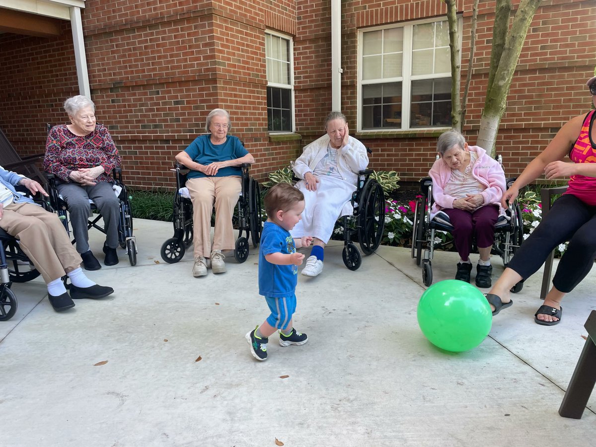 pphfamily's tweet photo. On Friday, one of our recreation therapists came over to visit our campus and brought a special guest, going outside to blow bubbles, play catch with the balloon, and kick a ball around. 

#PPHSeniorLiving #RecreationTherapy #Friday #Sports #Activities #TeamPPH #SupportPPH https://t.co/otRvbvWm1I