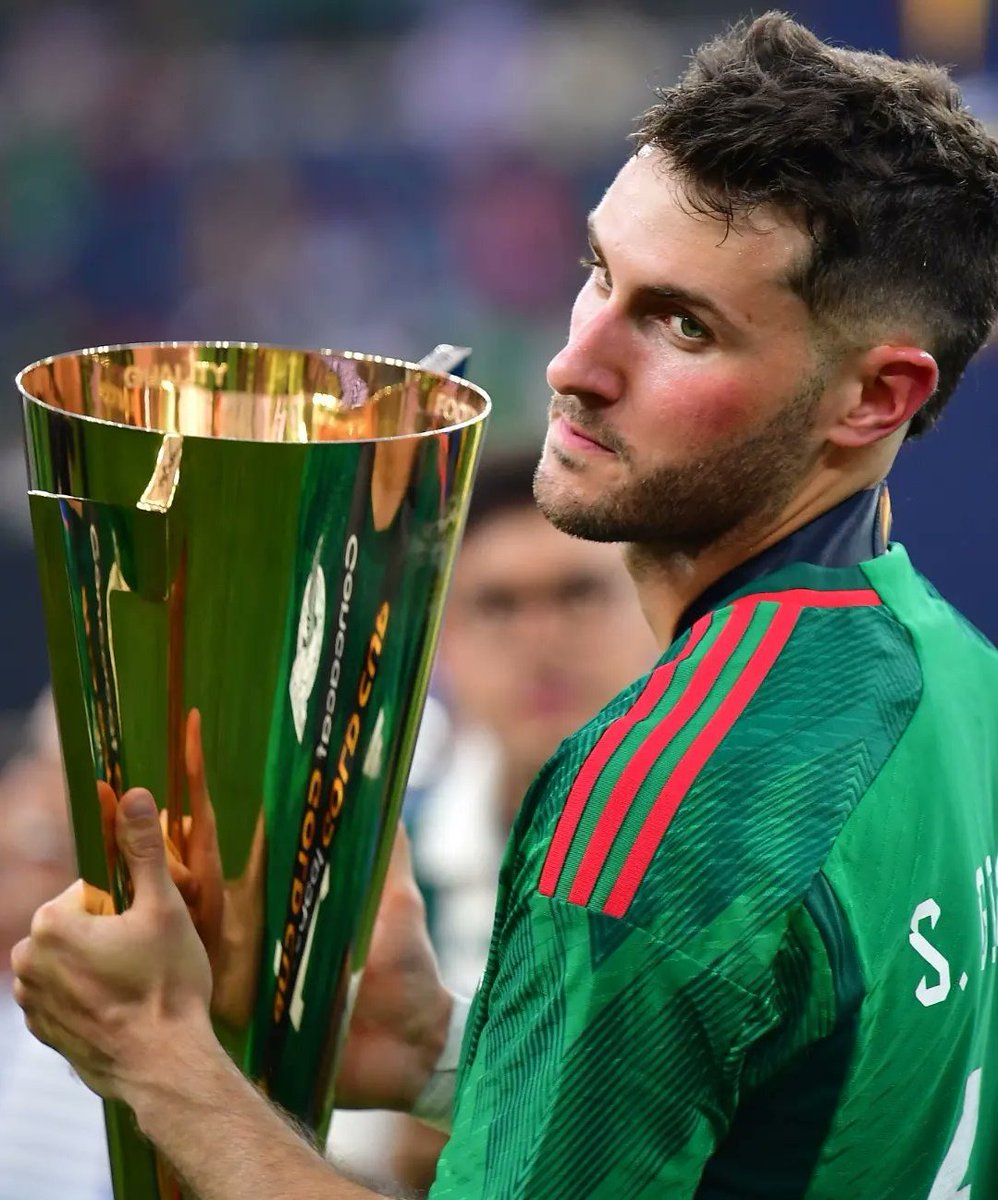 DRAbdiel_'s tweet photo. Only USMNT 🇺🇲 fans believe that a team with: 

- 7 Gold Cups 
- 2 Nations Leagues

Is better than a team with: 

- 9 Gold Cups
- 2 U17 World Cups
- 1 Confederations Cup 
- 1 Olympic gold medal

Kings of CONCACAF 🇲🇽🏆 https://t.co/0BPEZcCjXr
