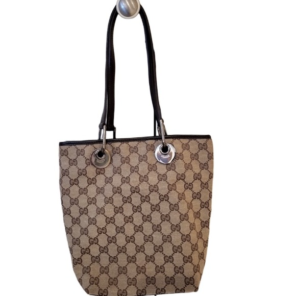 So good I had to share! Check out all the items I'm loving on <a href="/Poshmarkapp/">Poshmark</a> from <a href="/CoCosBoutiq/">CoCo's Boutique, LLC</a> <a href="/emporesszia/">Layne Lanpher</a> #poshmark #fashion #style #shopmycloset #janestone #gucci: posh.mk/8LahDNBNvBb