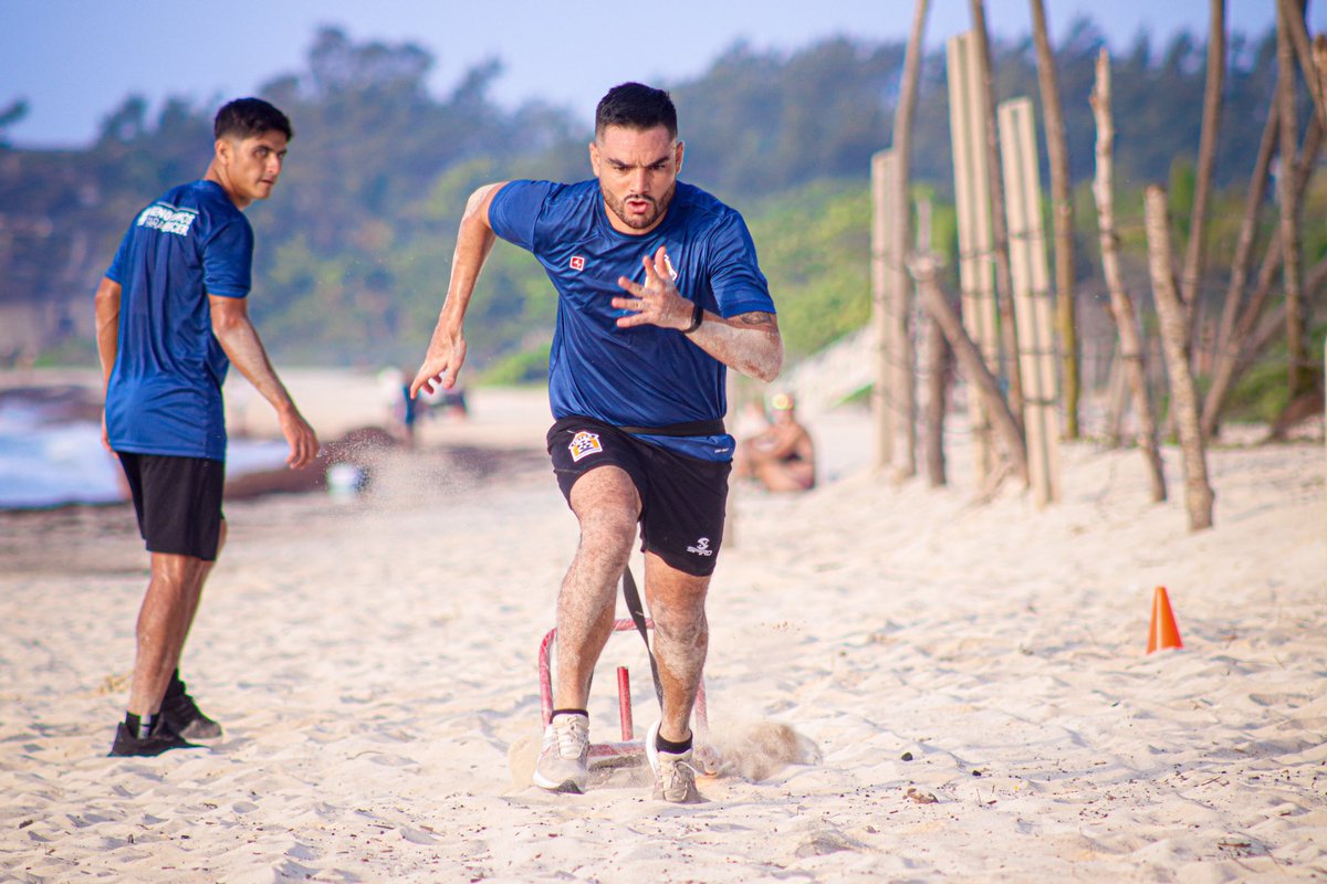 SomosInterPlaya's tweet photo. 📸 | 𝗠𝗨𝗖𝗛𝗔 𝗜𝗡𝗧𝗘𝗡𝗦𝗜𝗗𝗔𝗗 😮‍💨🔥 

Así fue nuestro trabajo de playa para continuar la pretemporada. 

#DaleInter 🔵⚪️ https://t.co/kDE2N6eg2J