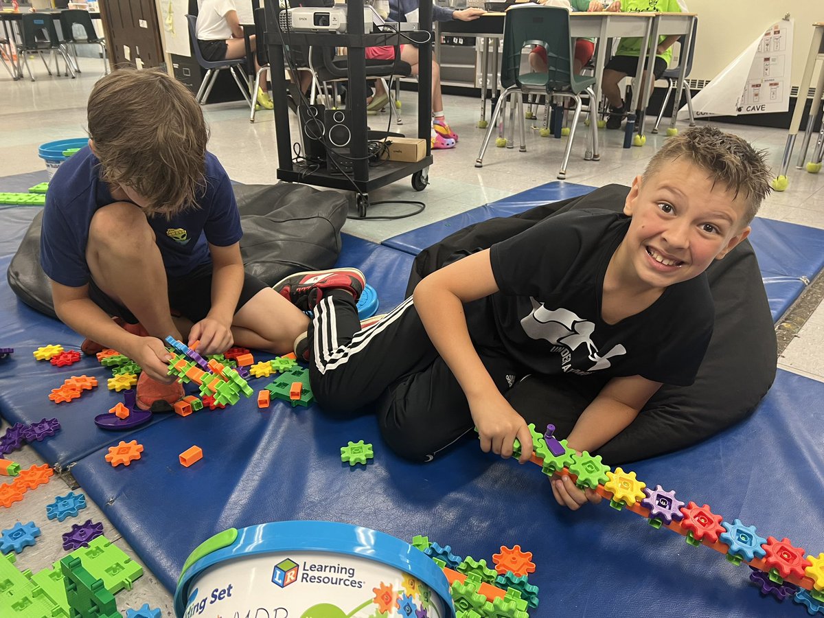 Camp Discovery friends “… love building stuff!” <a href="/LauraBa06241838/">Laura Bates</a>  #GECDSBSLP2023