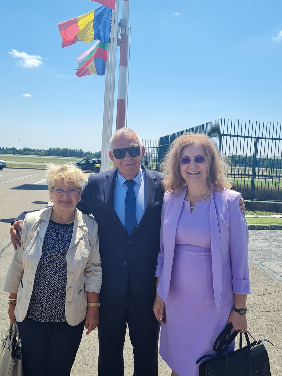 B_Predescu's tweet photo. Honoured and glad to have contributed to the successful meeting in #Bucharest between the Prime Ministers of 🇷🇴 @CiolacuMarcel and 🇧🇬#NikolyDenkov.
Good teaming up -again- with my esteemed colleague 🇧🇬Amb #RadkoVlaikov🫶.
#workinprogress
@MAERomania @MFABulgaria https://t.co/4YH0oAiIlU