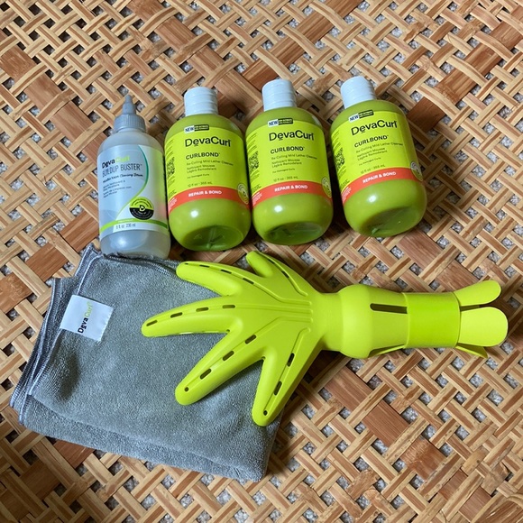 xobritx29's tweet photo. So good I had to share! Check out all the items I'm loving on @Poshmarkapp #poshmark #fashion #style #shopmycloset #devacurl #nvgtn #birkenstock: https://t.co/Lb8uly2AM1 https://t.co/tUjI813uEy