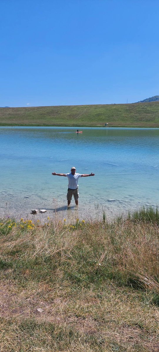 ivan_drobnjak's tweet photo. Recept za vrući planinski dan je ohladiti noge dok ne počnu da trnu a glava neka se hladi sama.
Vražje jezero &amp; #CrnomGorom
#VrazjeJezero #JezeraCrneGore #Monteguide https://t.co/QvfYlRlGTz