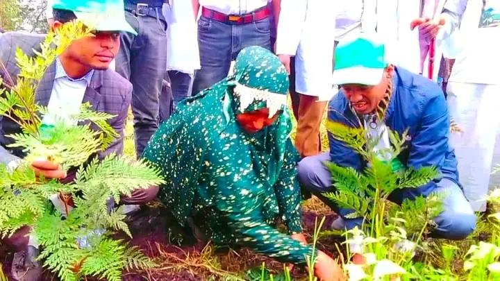 fozimohammed59's tweet photo. Easily, we can!!
#Bedeno district!!
#Green Legacy has been successful in mobilizing thousands of our people to participate in tree planting activities.
It has received as Regional State recognition for its efforts. https://t.co/bkCbv47p8S