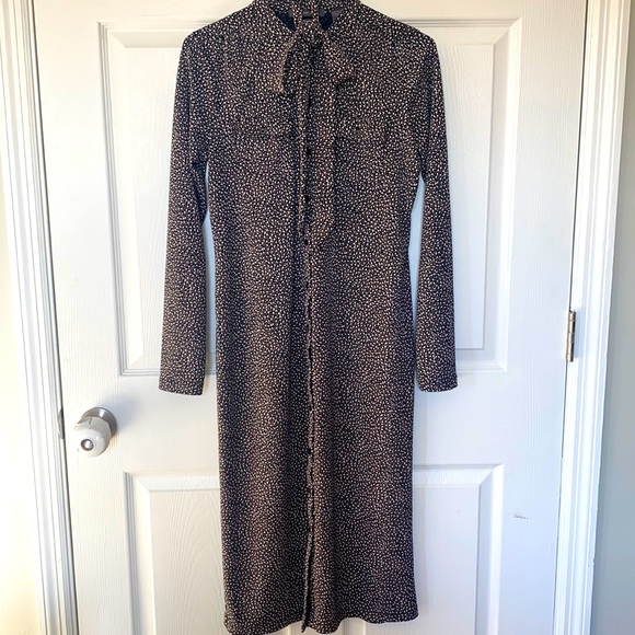 Penelope_Kol's tweet photo. So good I had to share! Check out all the items I'm loving on @Poshmarkapp #poshmark #fashion #style #shopmycloset #lizclaiborne #basix #bananarepublicfactory: https://t.co/Kuu8T0rDX0 https://t.co/IL2ojPS5Y4