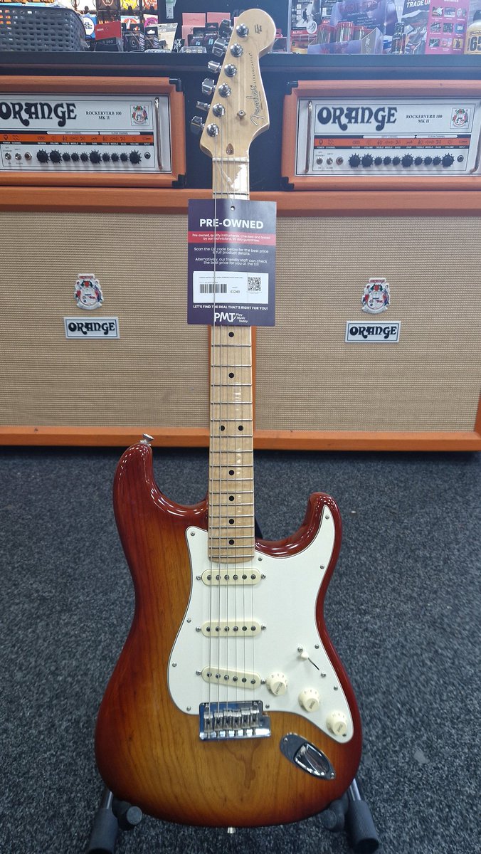 pmtnorthampton's tweet photo. Pre-owned #fender #stratocaster American Professional #sienna sunburst with hard case, £1249. #instruments #guitar #northampton Call 01604 230433 https://t.co/SokEvjHAQt