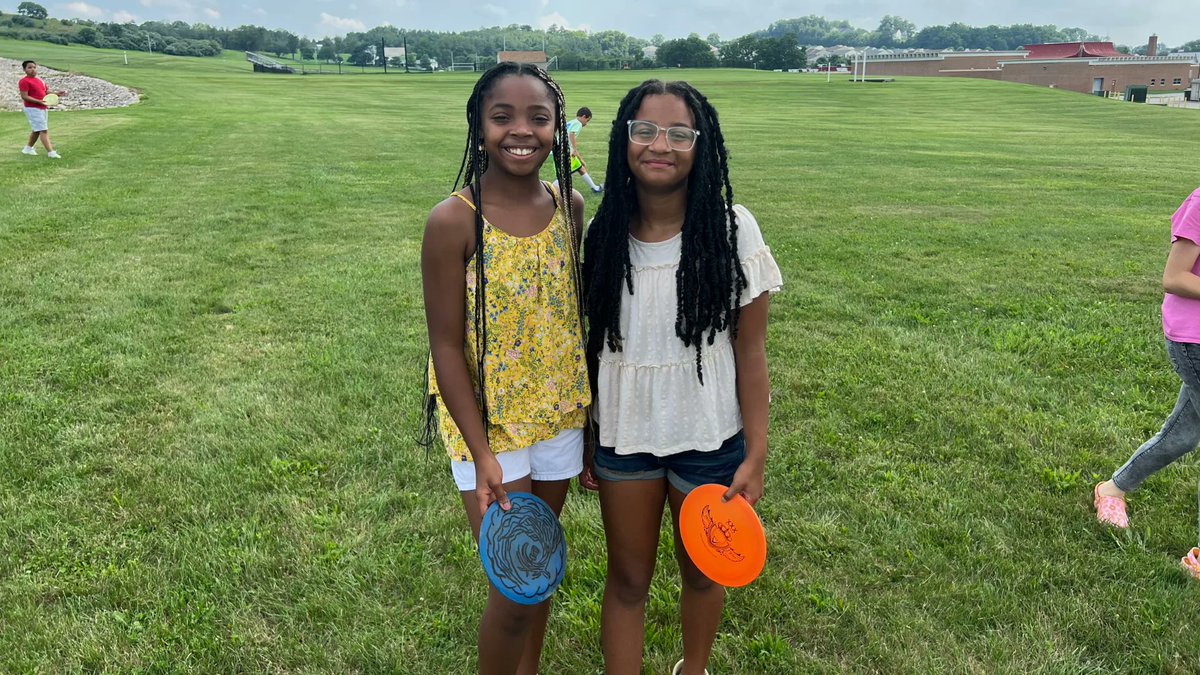 SGSchoolNews's tweet image. 🤩 SGI&apos;s summer camp is abuzz with excitement as visitors join the fun! Several therapy dogs provided fun and engaging reading sessions. The students also went outside where Amber from Codorus State Park introduced them to disc golf! 🥏 #LearningWithoutLimits
