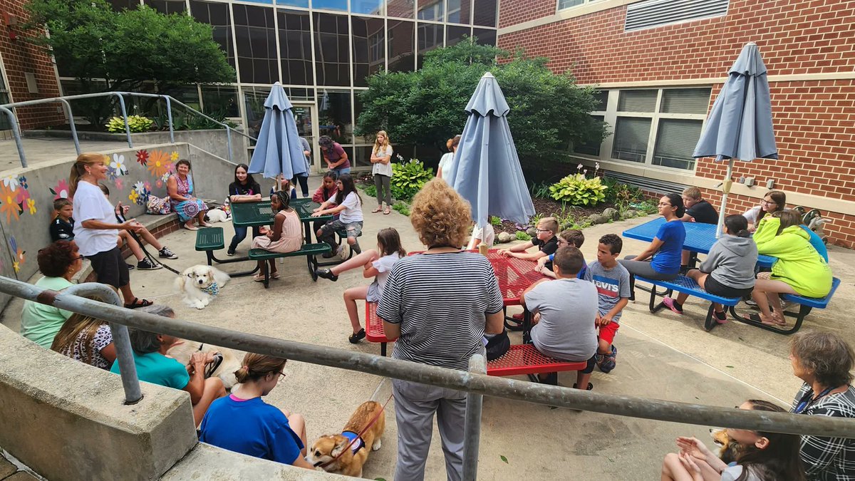 SGSchoolNews's tweet image. 🤩 SGI&apos;s summer camp is abuzz with excitement as visitors join the fun! Several therapy dogs provided fun and engaging reading sessions. The students also went outside where Amber from Codorus State Park introduced them to disc golf! 🥏 #LearningWithoutLimits
