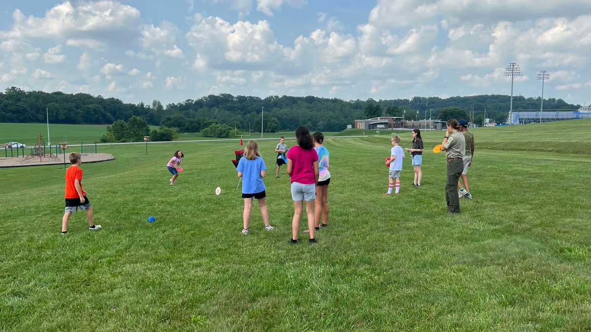 SGSchoolNews's tweet image. 🤩 SGI&apos;s summer camp is abuzz with excitement as visitors join the fun! Several therapy dogs provided fun and engaging reading sessions. The students also went outside where Amber from Codorus State Park introduced them to disc golf! 🥏 #LearningWithoutLimits