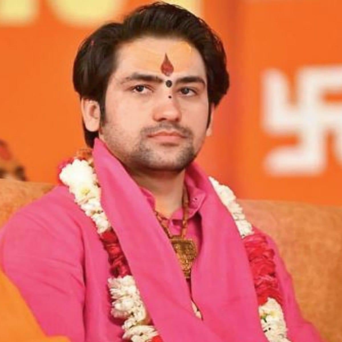 बस एक लाइन का सवाल है :
भगवान न करे इसका बाप मर जाए और इसकी मा के मांग से सिंदूर और गले से मंगल सूत्र उतर जाएगा 
तो क्या उस प्लाट को खाली समझा जाएगा ?