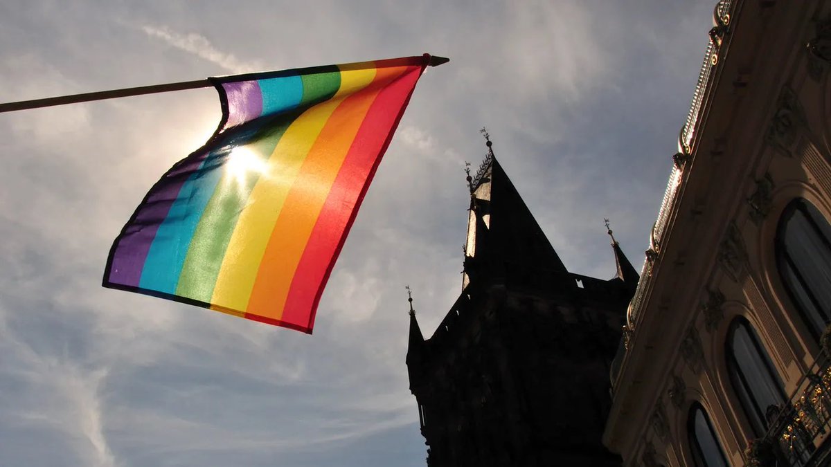 FilipTitlbach's tweet photo. ODS vadí duha. 🏳️‍🌈❌ Z rozhodnutí primátora Svobody Praha během Pridu nenaváže na některé symbolické kroky: město letos nevyvěsí v ulicích duhové vlajky, neosvítí Petřínskou rozhlednu duhovými barvami, ani nepřemaluje přechod na Mariánském náměstí. https://t.co/KKuJ3jdLGi