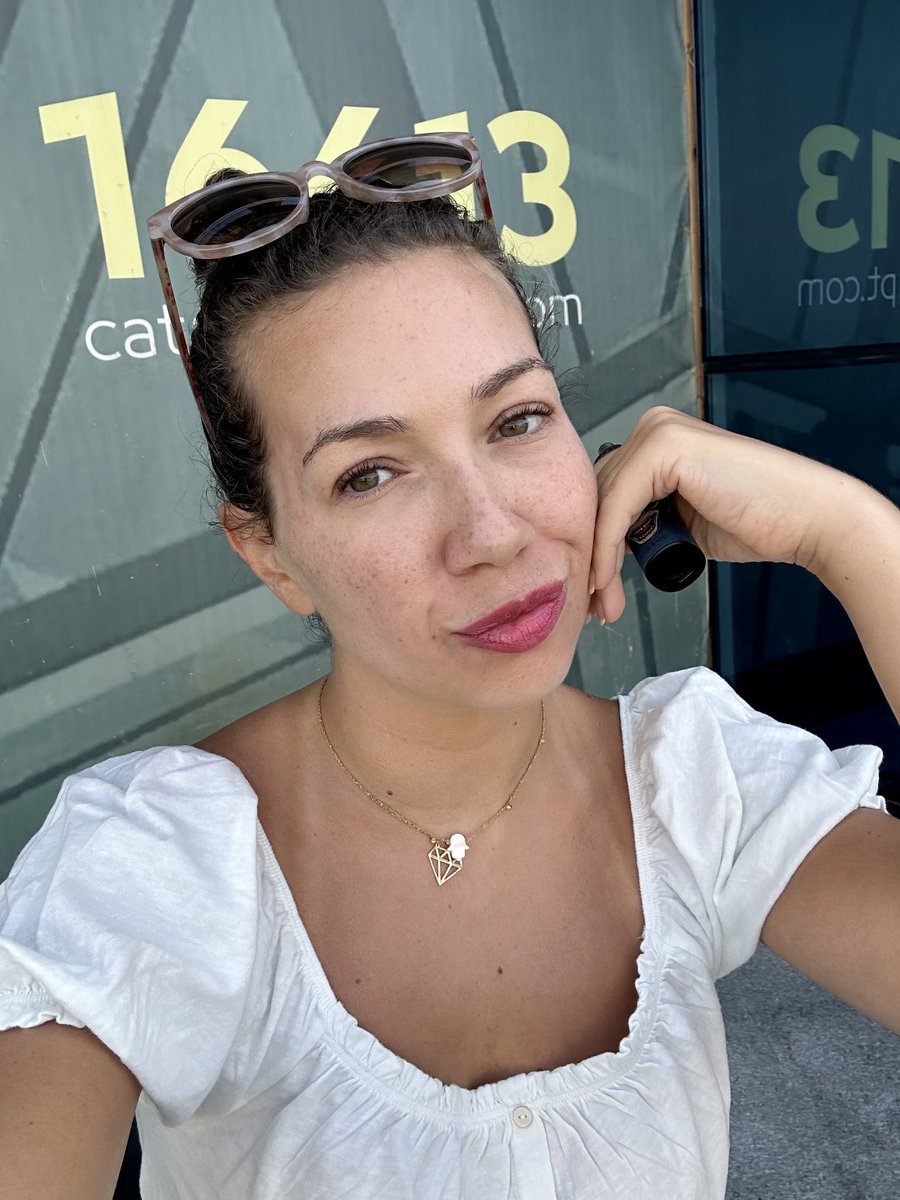 EgyGoddessCleo2's tweet photo. The Cairo sun βοΈ is turning me into a Cheetah π #NoFilter #MessyHair #Nomakeup #Frecklesout when your about to turn 37 you just canβt be bothered. Love me hate me say what you want about me but all the girls and all the boys are begging to if you seek Amy πβ€οΈ happy Monday π₯° https://t.co/uBANuwG8Yr
