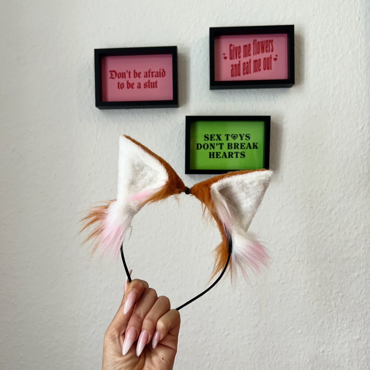 KittensKinkShop's tweet photo. Lil’ reminder that for the first time in FOREVER you can purchase just ears from me ☺️ https://t.co/5czvce3eig