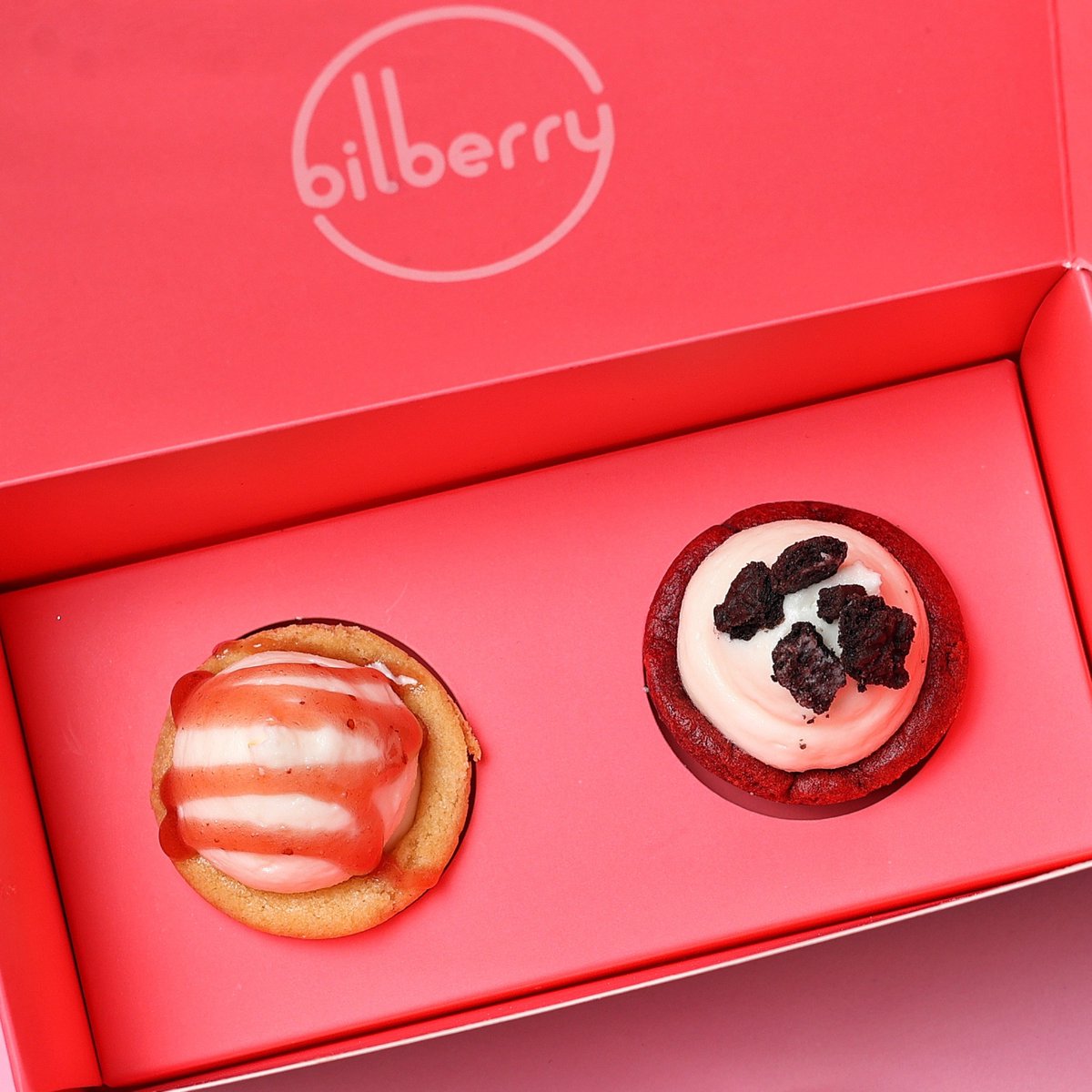 bilberryoman's tweet photo. Just like biting a cloud, our Red Velvet &amp; Strawberry cookie cups 🍦🍓❤️

#مسقط #كب_كوكيز #ريد_فيلفت #مطاعم_مسقط #كافيهات_مسقط
#OmanCookies #MuscatBakery #cookieCups #BilberryOman https://t.co/zBy6pwE3eo