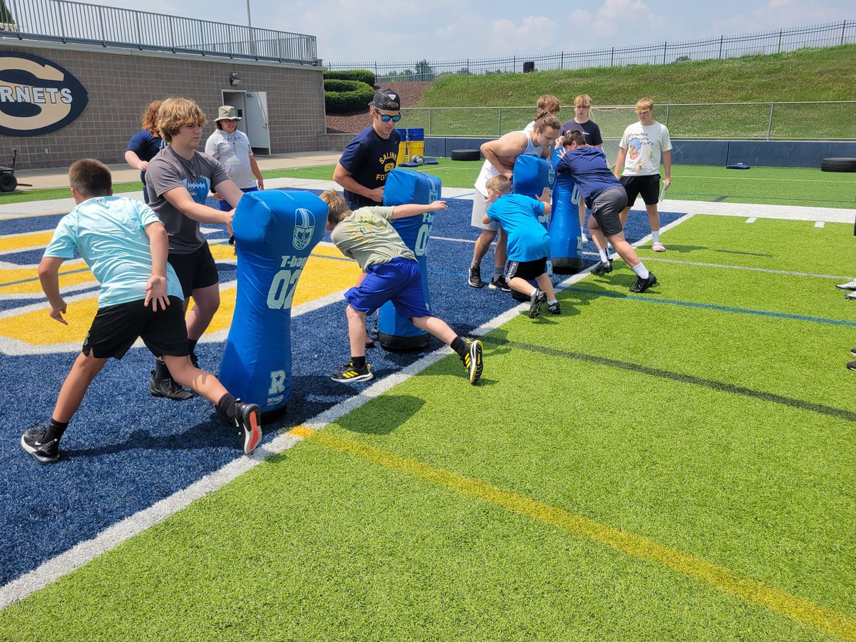 SalineFootball's tweet photo. Day 1 of youth camp is underway! @SalineCommEd @SalineAthletics https://t.co/onB2PBQk1W
