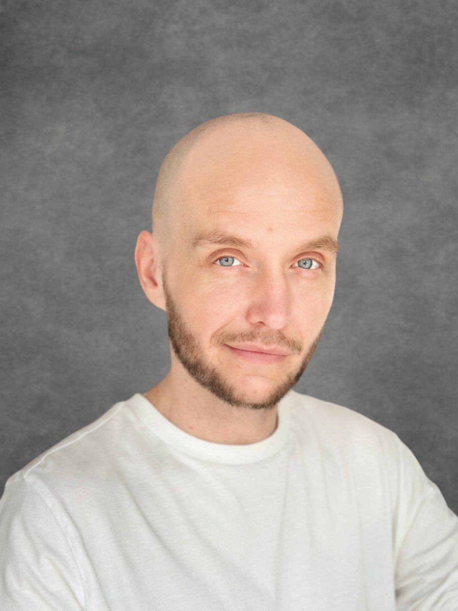 _MartinVenter's tweet photo. // First headshot in years. 🧑🏼‍🦲 
#actor #NewProfilePic https://t.co/cq9MUSVV1E