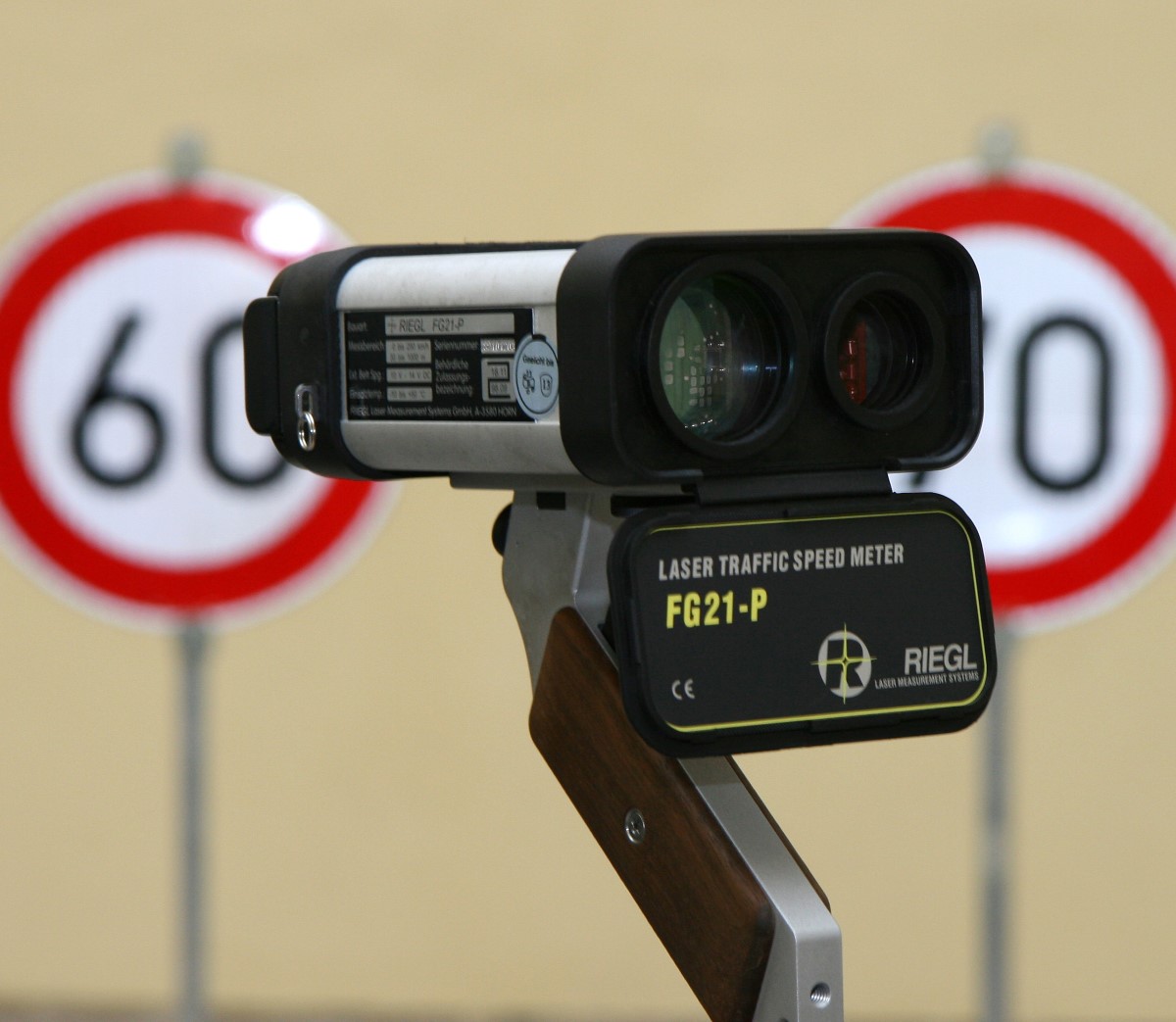 Landau an der Isar, LKR Dingolfing-Landau                                           Anhänger löst sich von Kupplung

Am Sonntag, den 16.07.2023 befuhr ein 52-jähriger Wallersdorfer mit seinem Gespann (Pkw und Anhänger) die Harburger Straße in Landau.

landshut.info/2023/verkehrsd…