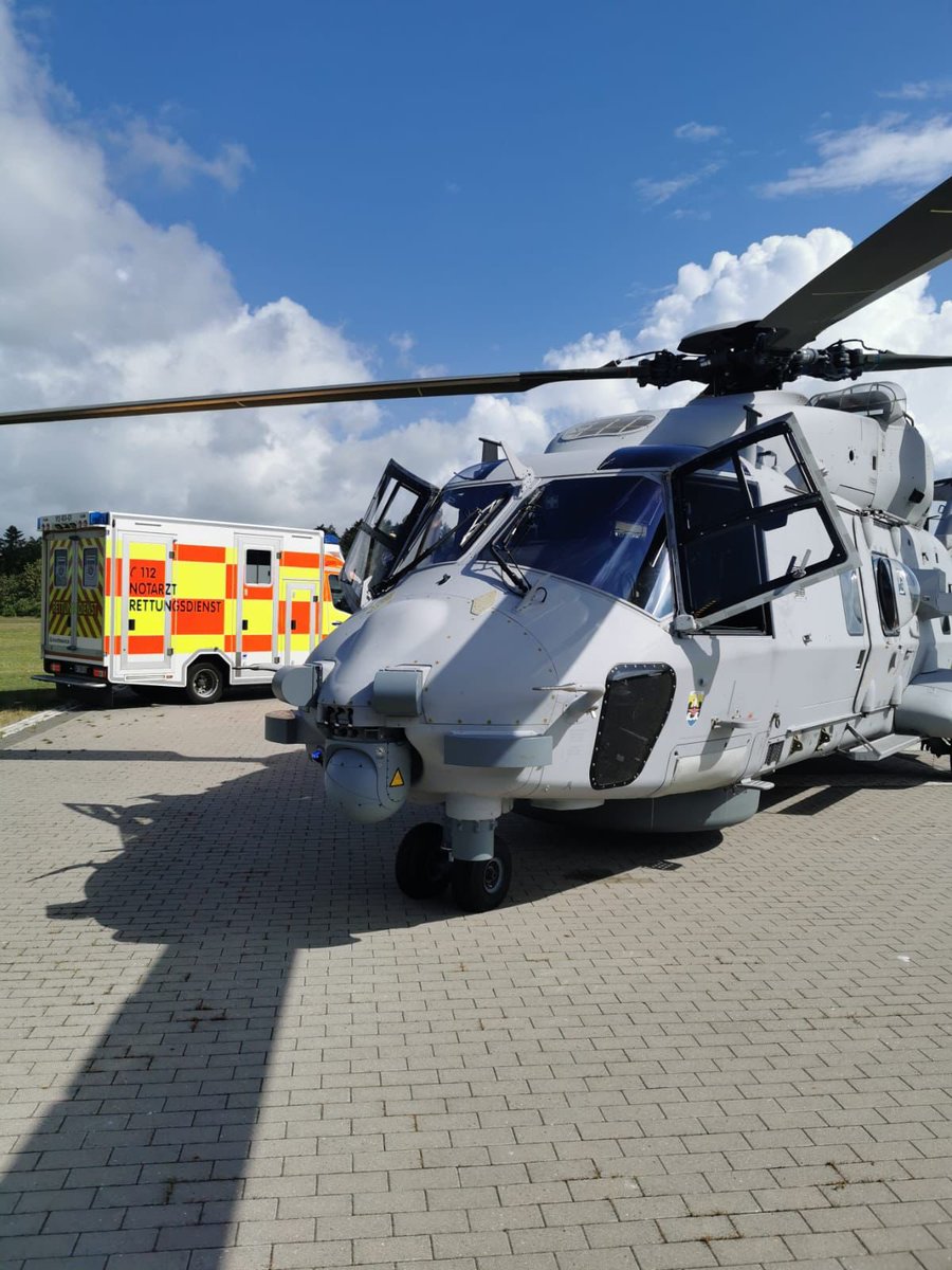 CdrDeuNavalAir's tweet photo. Erster #SAR #einsatz für den #NH90. Heute war das erste mal ein #Sealion mit seiner #SAR-Besatzung aus dem #mfg5 im Realeinsatz. Eine  Patientin musste schnellstmöglich aus Wyk auf Föhr ins Krankenhaus nach Husum gebracht werden. https://t.co/1fSXJZcZIT